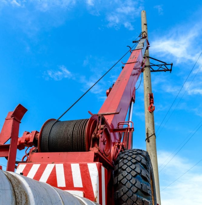 Installation of a high-voltage electricity column at an industrial site